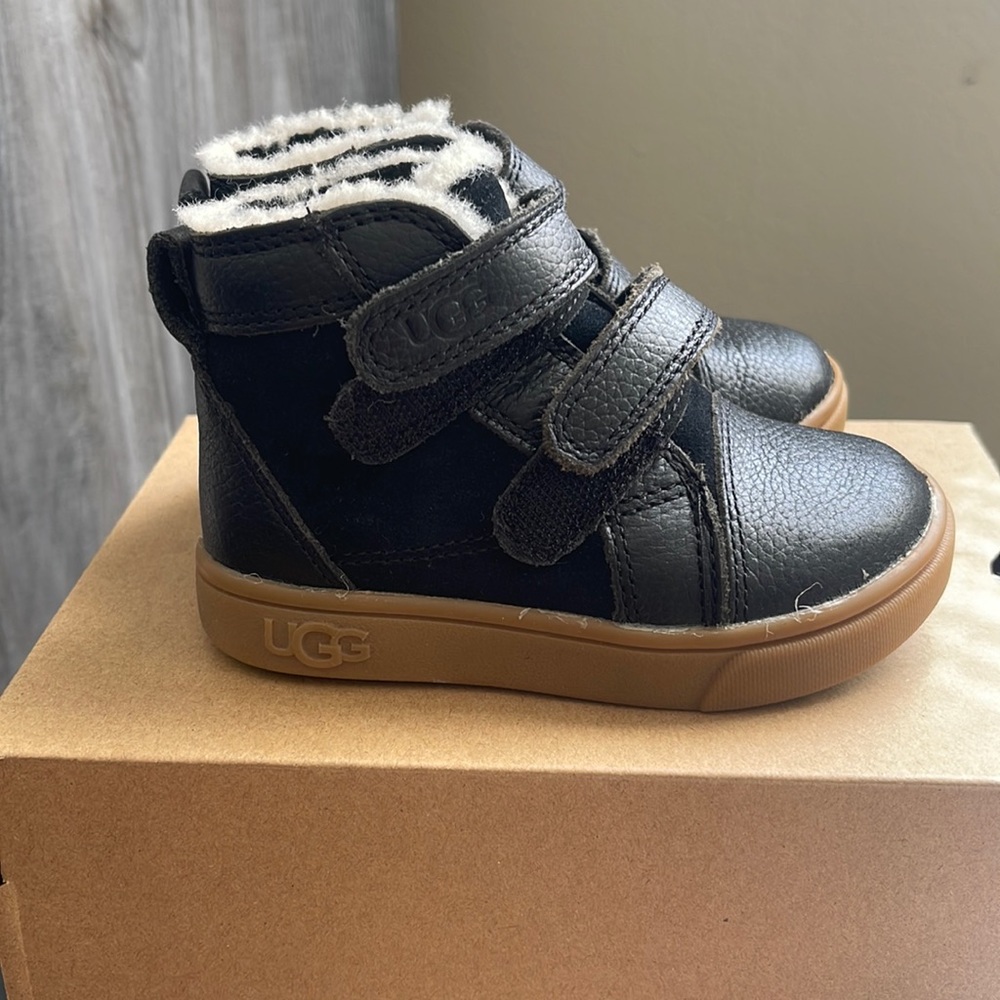 UGG Rennon
